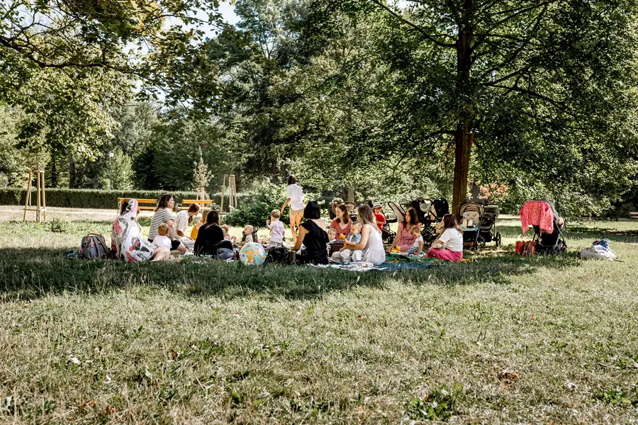 Komunitní piknik MAMAhood v parku
